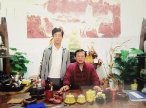 與學(xué)員合影